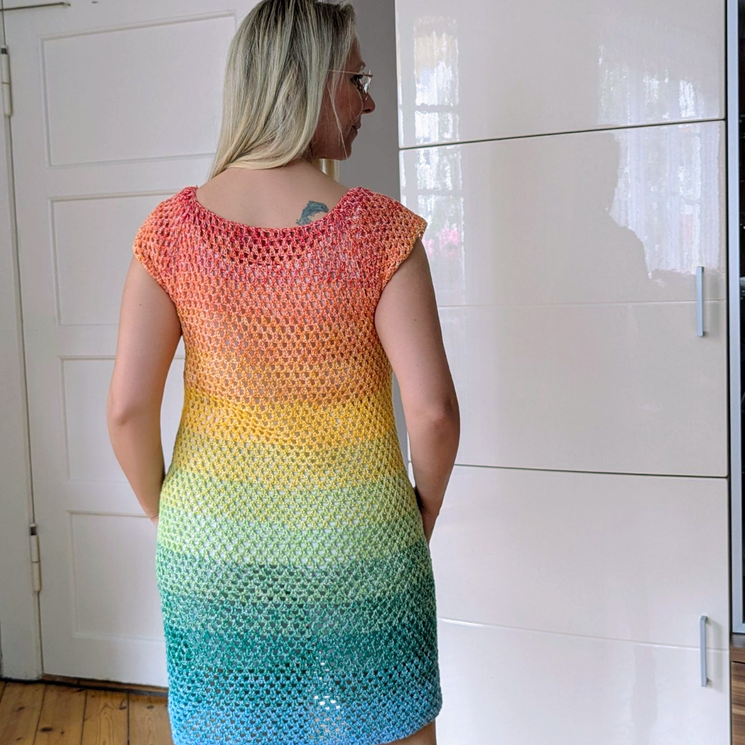 Häkel-Set Kleid "Regenbogenfarben" Gratis-Anleitung + Bobbelgarn
