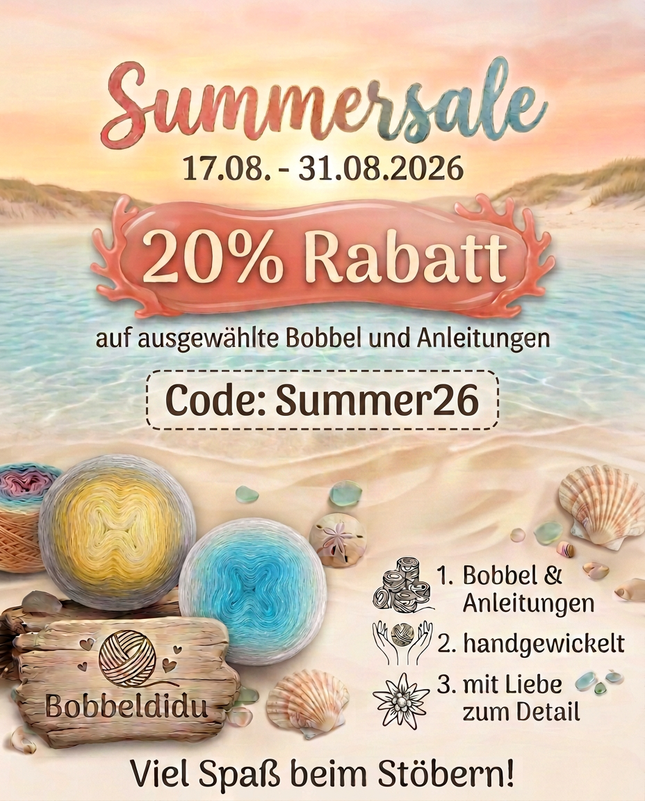 Strandszene mit Bobbeln in Gelb und Türkis, Muscheln und Treibholz am Wasser