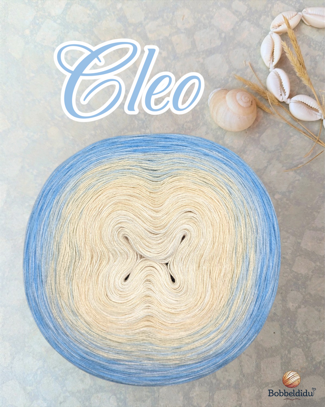 Bobbel Cleo – Häkelbobbel | 4-fädig · Creme Blau · Handgewickelt